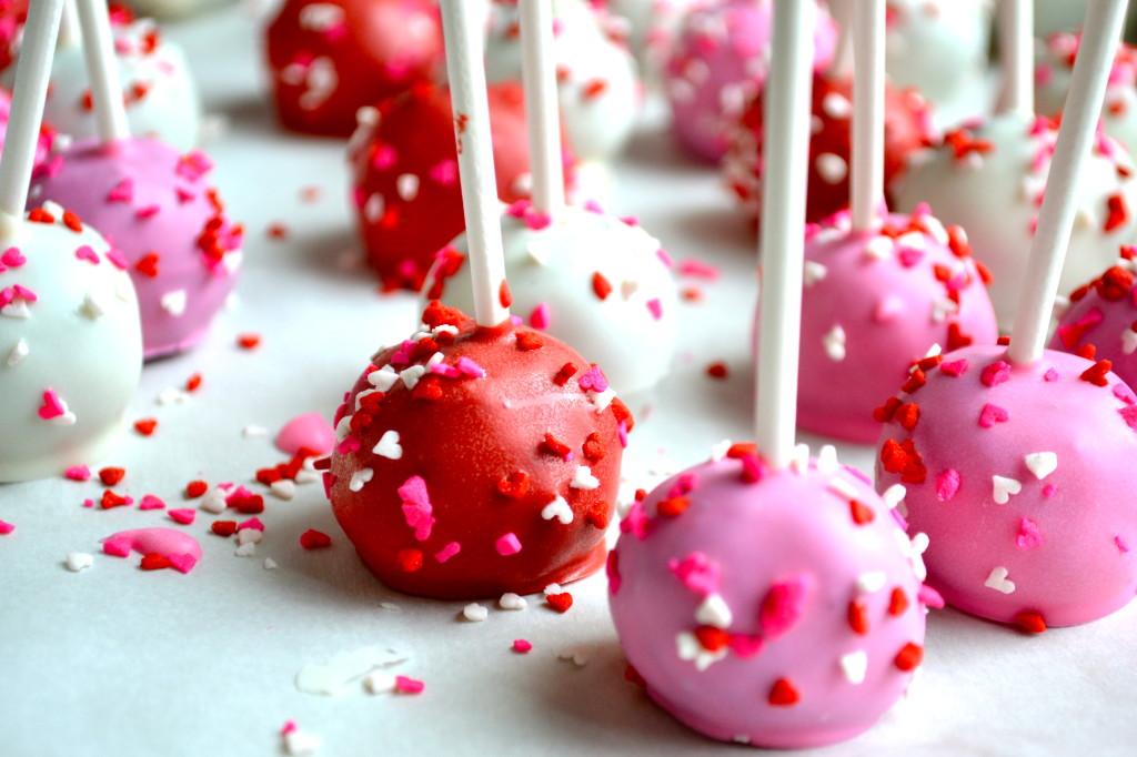 {Guest Post} Stuck on Sweet: Valentine’s Day Oreo Cake Pops