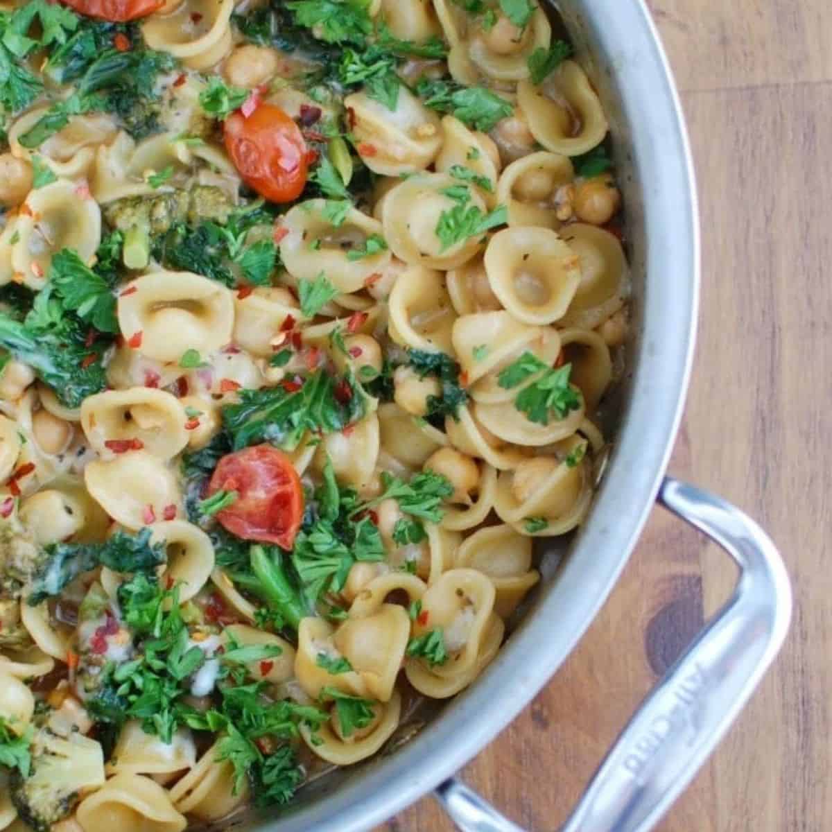 One Pot Chickpea Kale Pasta Recipe