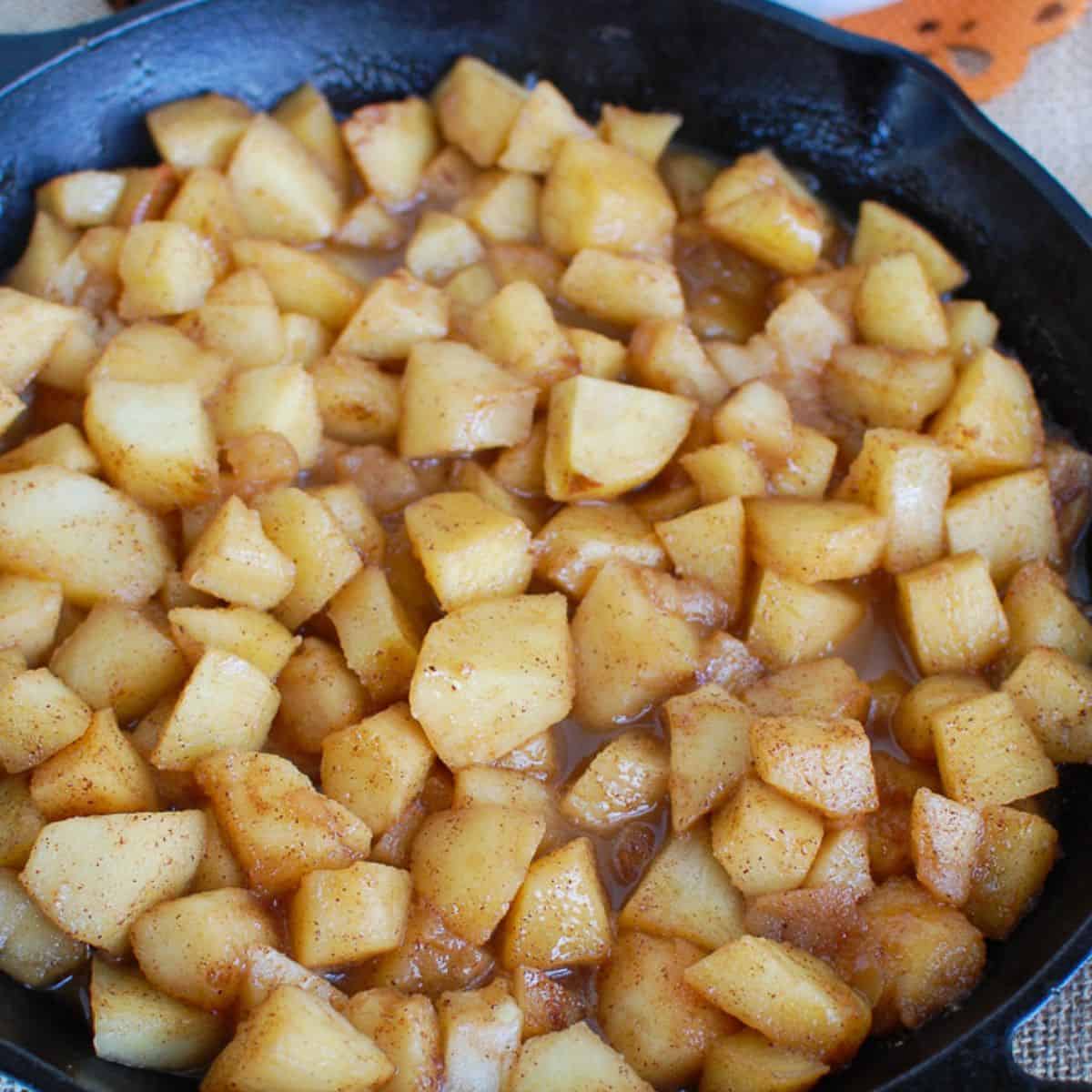 Easy Skillet Apples (Ready in 15 Minutes)
