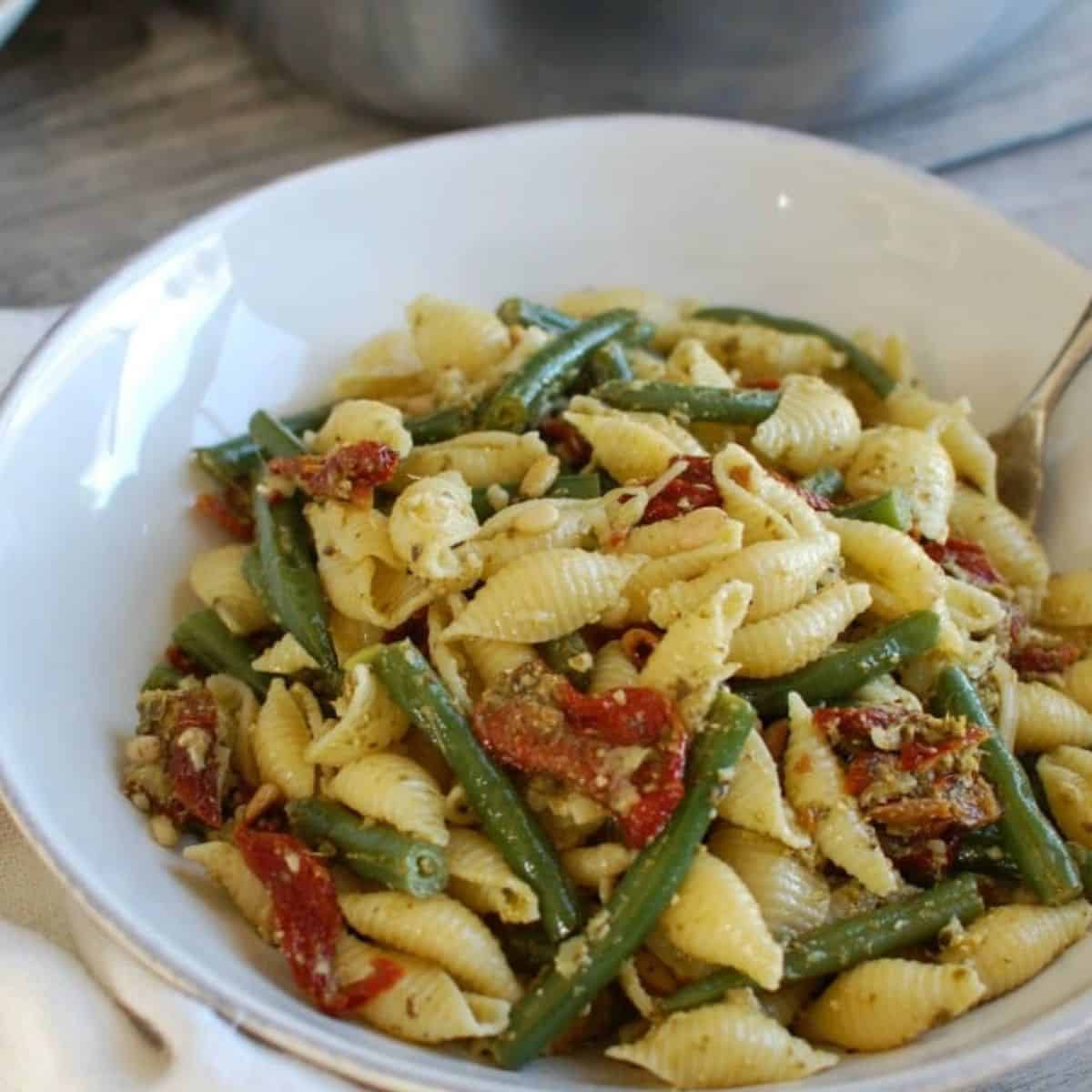 Pesto Pasta with Green Beans Sun-dried Tomatoes