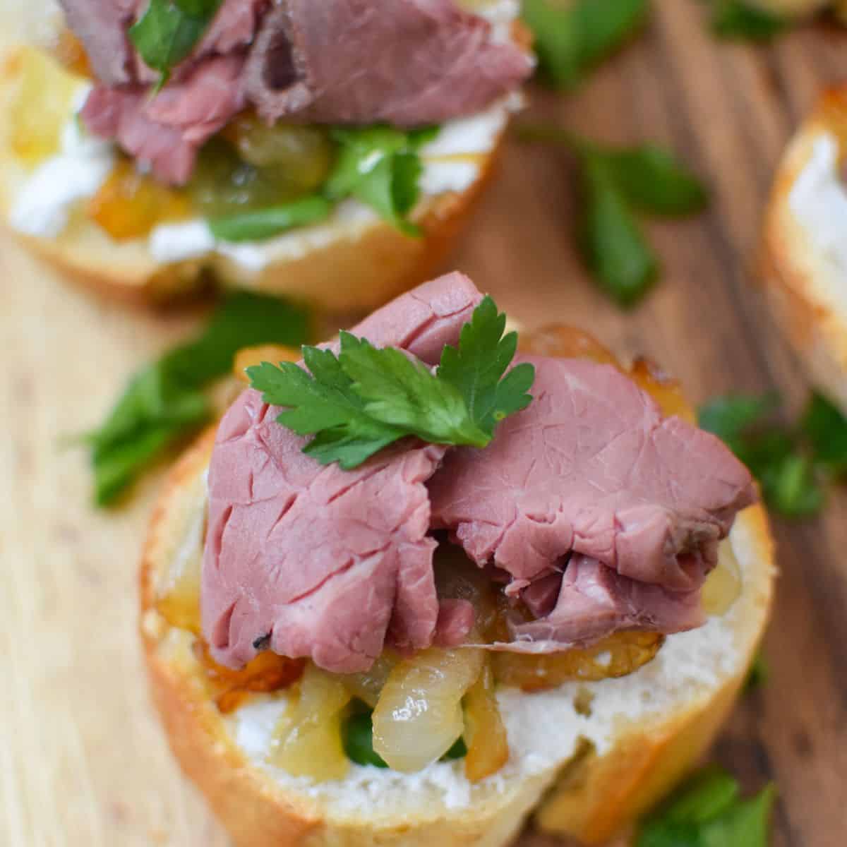 Beef Crostini with Caramelized Onion